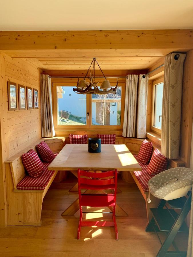 K2 Chalet ครองส์มอนตานา ภายนอก รูปภาพ